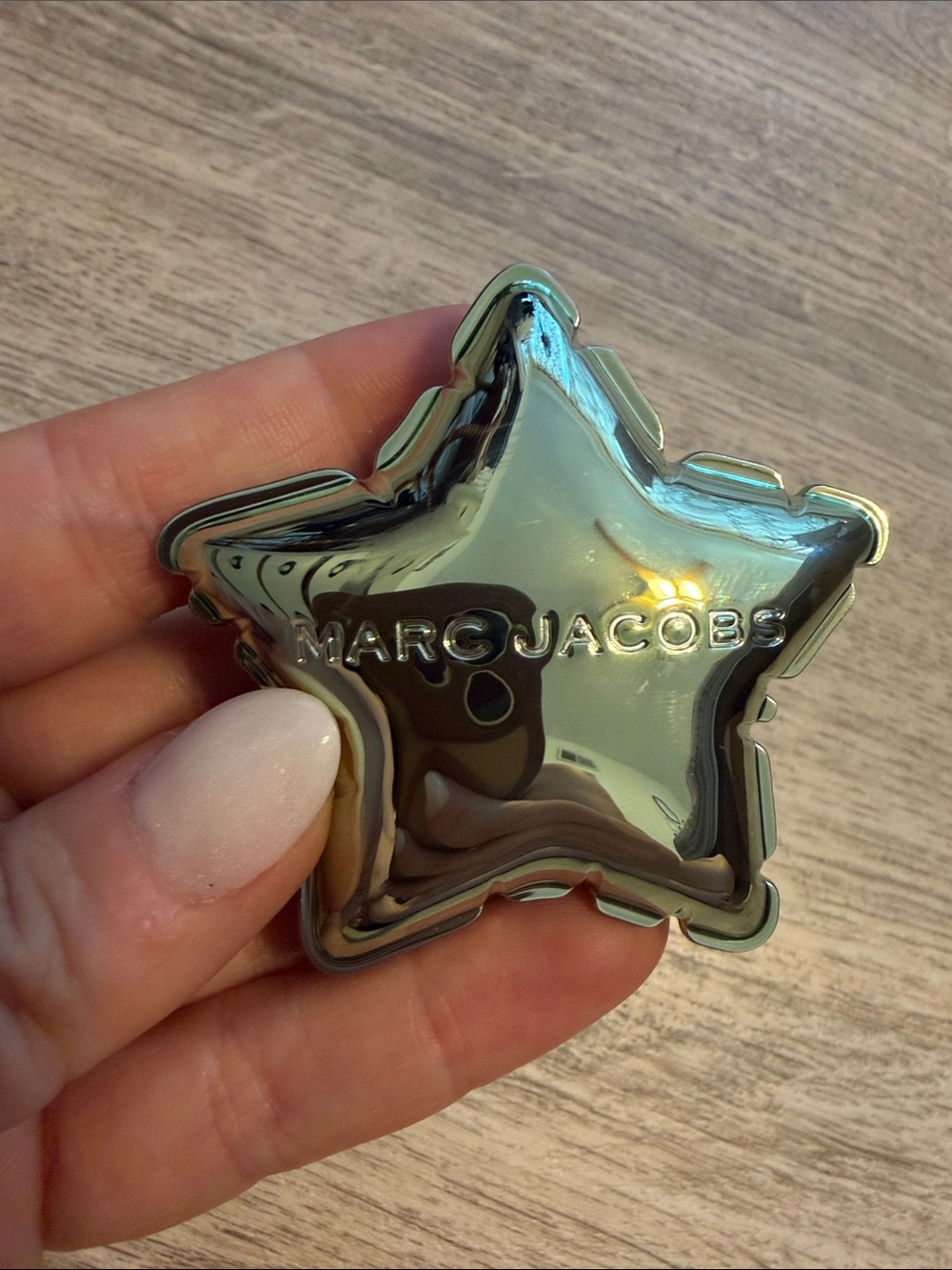 Marc Jacobs Star-Shaped Metallic Eyeshadow Compact - color shady $29 new release